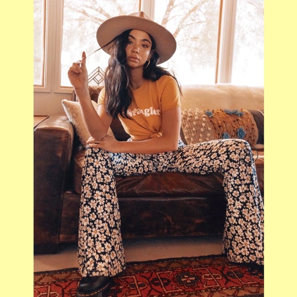 Princess Polly Pants - NWOT⚡️Princess Polly Daisy Print Flare Pants